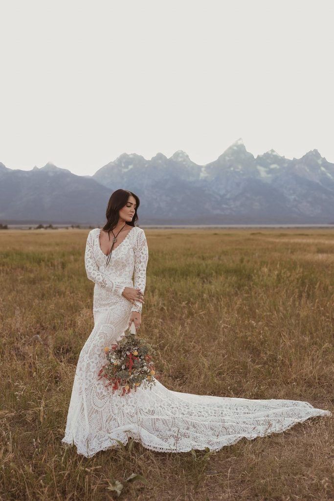 Lace Wedding Dresses Were Never Meant to Be Comfortable Lace Wedding Dresses Were Never Meant to Be Comfortable