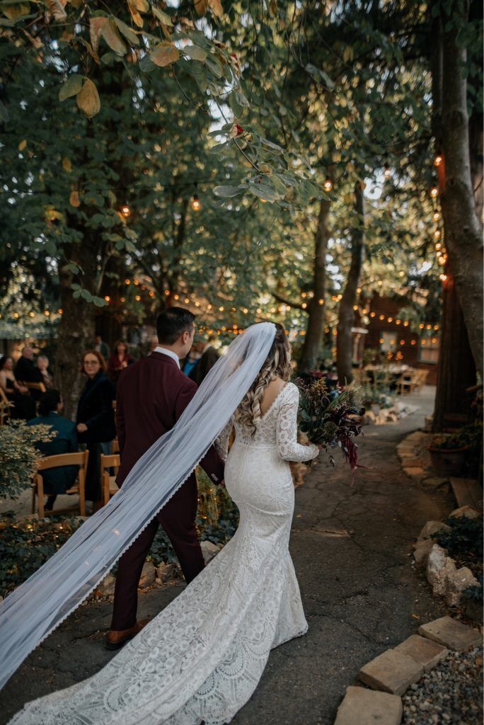Lace Wedding Dresses Were Never Meant to Be Comfortable Lace Wedding Dresses Were Never Meant to Be Comfortable